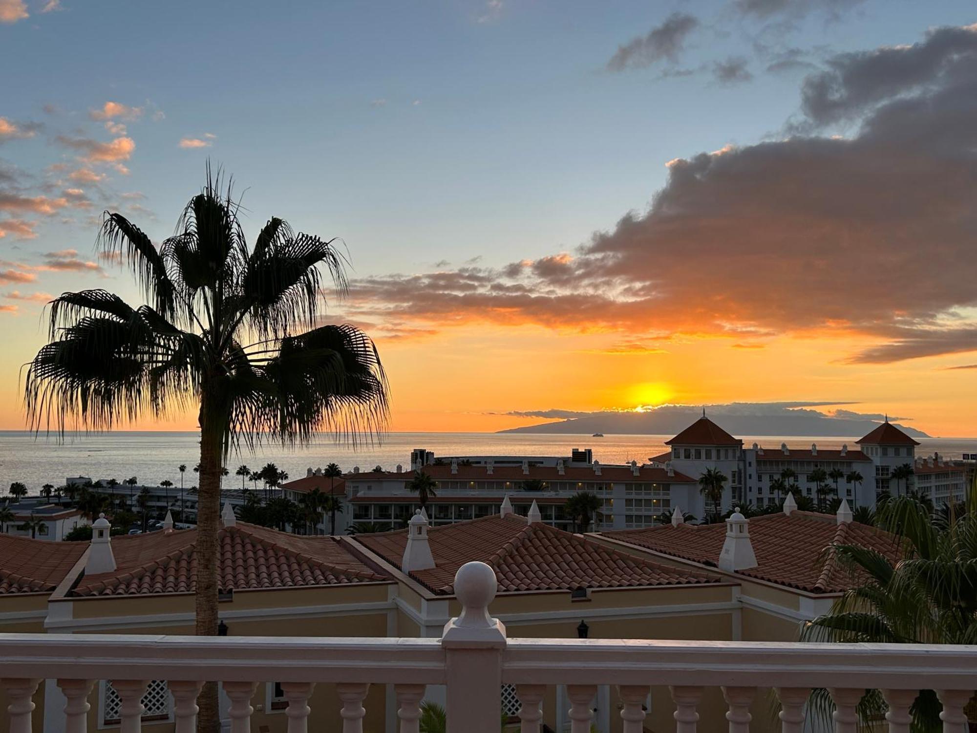 Playa Del Duque-Amazing Views 2 Bedroom Costa Adeje  Extérieur photo